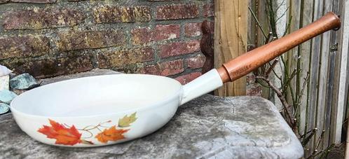 FE BELGIUM DESCOWARE Maple Leaf gietijzer pan 26 cm (G240), Huis en Inrichting, Keuken | Potten en Pannen, Gebruikt, Koekenpan of Braadpan