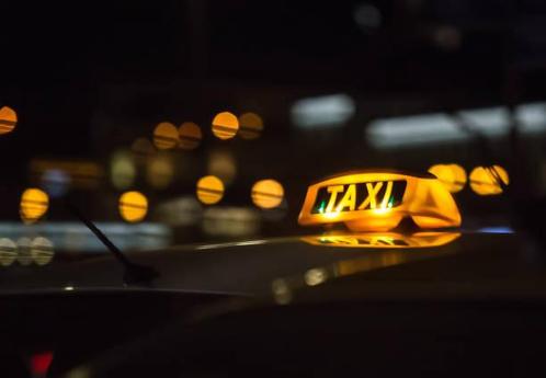 Taxi rijklaar te huur!, Diensten en Vakmensen, Koeriers, Chauffeurs en Taxi's, Chauffeursdiensten, Groepsvervoer, Taxivervoer