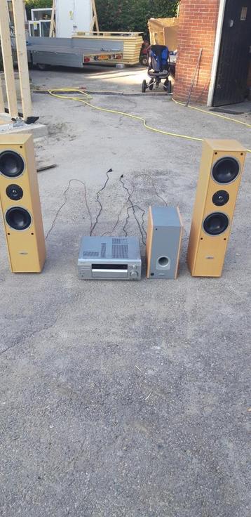 Versterker+speakers beschikbaar voor biedingen