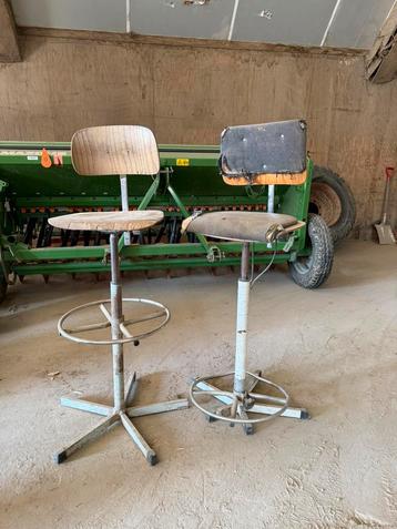 2 leestafel stoelen beschikbaar voor biedingen