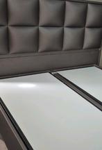 Twee persoons bed  zonder matras, Huis en Inrichting, Slaapkamer | Bedden, Ophalen, Overige materialen, Tweepersoons, Zo goed als nieuw