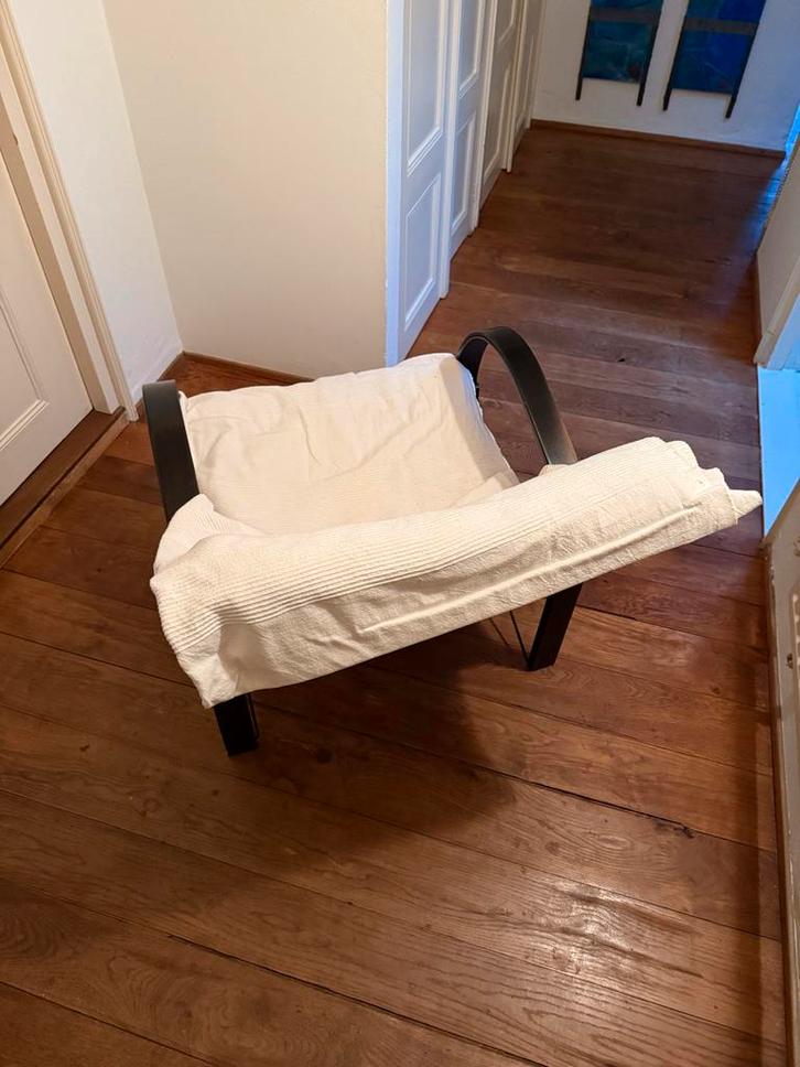 Witte fauteuil met zwart frame - bijna gratis!, Huis en Inrichting, Fauteuils, Gebruikt, Metaal, 50 tot 75 cm, 75 tot 100 cm, Ophalen