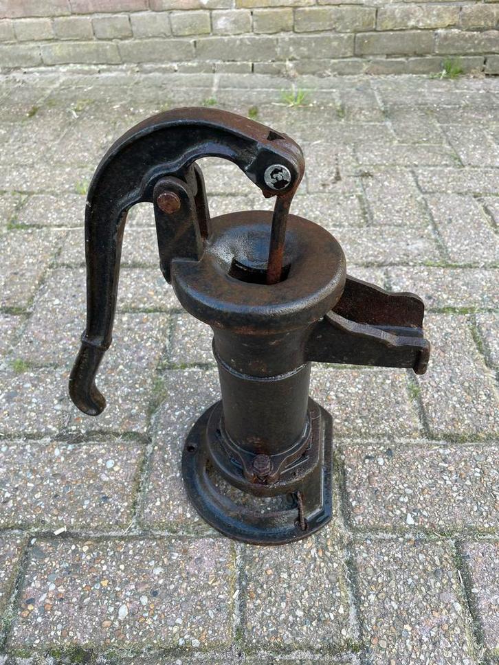Antieke handwaterpomp met aansluiting, Antiek en Kunst, Antiek | Gereedschap en Instrumenten, Ophalen