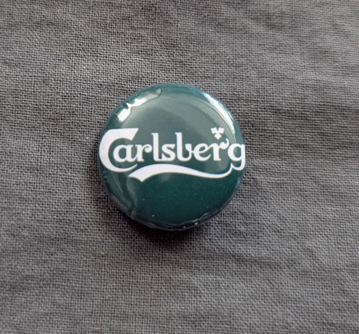 Carlsberg Bier button – 25mm button / speld / pin, Verzamelen, Biermerken, Nieuw, Overige typen, Overige merken, Verzenden