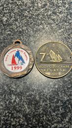2 medailles, Ophalen of Verzenden