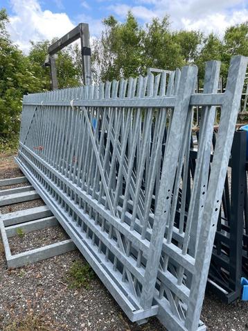 Schuifpoort 4 mtr doorgang vrijdragend NIEUW  beschikbaar voor biedingen