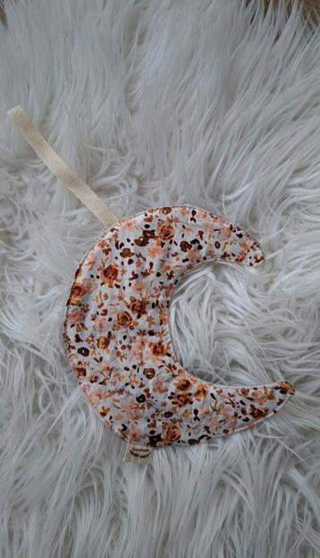 Nieuw handmade speendoekje maan beschikbaar voor biedingen