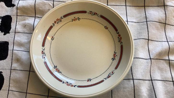 Staffordshire Table Ware Aardewerk Schaal, Huis en Inrichting, Keuken | Servies, Gebruikt, Schaal of Schalen, Overige stijlen