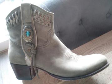 SENDRA ENKELLAARSJES DAMES, maat 42. In zeer goede staat!!!! beschikbaar voor biedingen