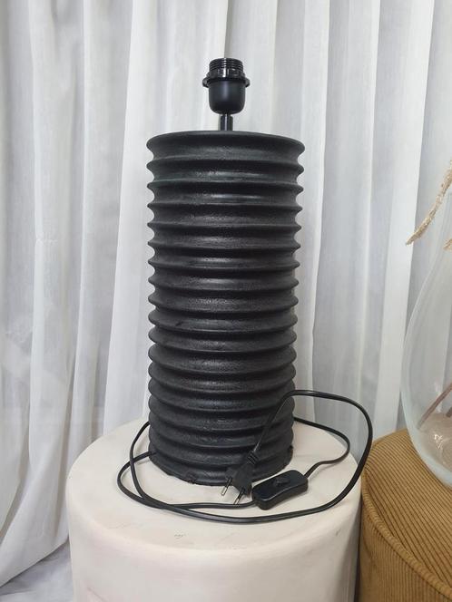 Zwarte Light&Living tafelvoet met Geribbeld Design, Huis en Inrichting, Lampen | Tafellampen, Zo goed als nieuw, Minder dan 50 cm