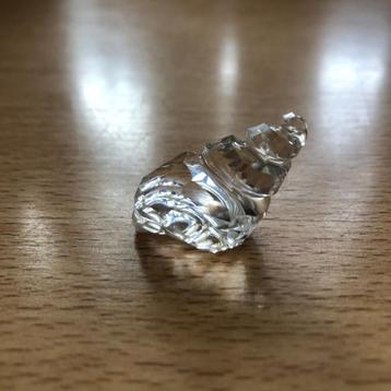 Mooi glazen Slakkenhuis. 2,2 cm hoog. Glas.  beschikbaar voor biedingen