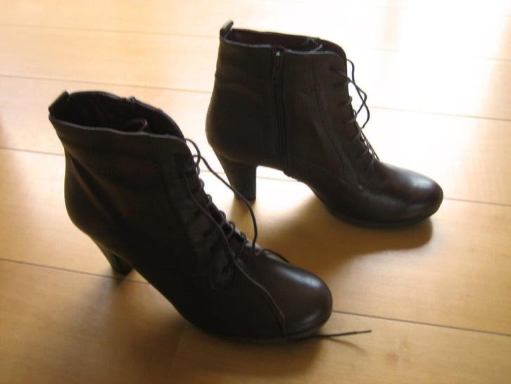 Elegante bruin leren enkellaarsjes MEZURA 41 snazzeys, Kleding | Dames, Schoenen, Nieuw, Lage of Enkellaarzen, Bruin, Verzenden