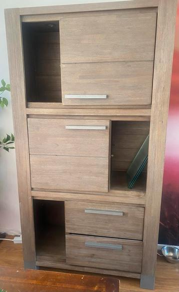 Gratis kast en tafel
