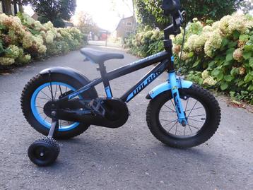 prachtige zwarte 14 inch Volare Rocky met zijwielen beschikbaar voor biedingen
