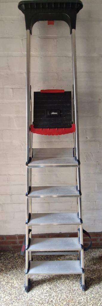 Altrex - Double Decker – Huishoudtrap - 6 treden, Doe-het-zelf en Verbouw, Ladders en Trappen, Zo goed als nieuw, Ladder, 2 tot 4 meter