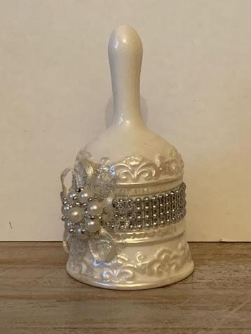 Vintage kerst tafelbel beschikbaar voor biedingen