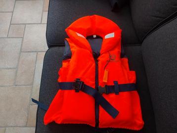 Zwemvest met fluit. 6 tot 10 jaar. beschikbaar voor biedingen