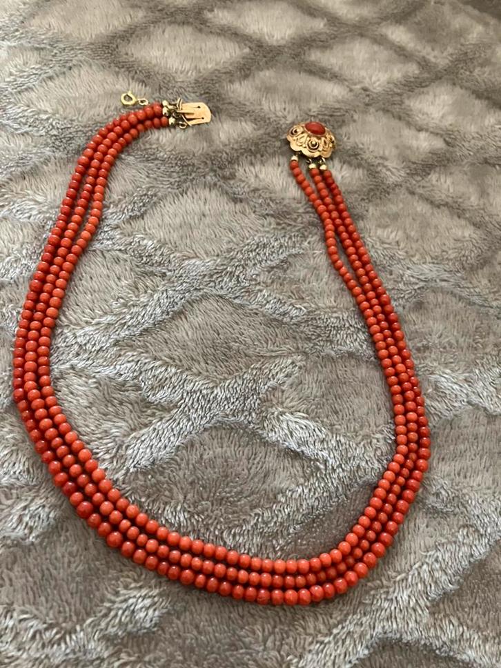Prachtige Bloedkoraal ketting met zwaar gouden slot, Antiek en Kunst, Antiek | Goud en Zilver, Goud, Ophalen of Verzenden