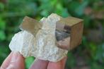 Pyriet kubus in Mergel (nr. 034), Verzamelen, Mineralen en Fossielen, Ophalen of Verzenden