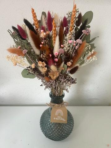 Droogbloemen boeket in vaas beschikbaar voor biedingen