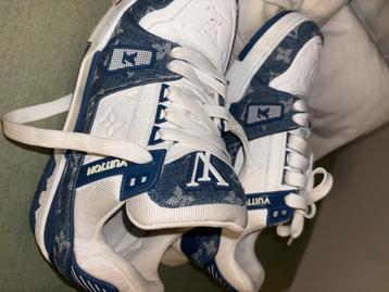 LV sneakers  beschikbaar voor biedingen