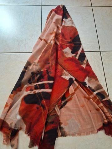 Sjaal/omslagdoek  nieuw.  beschikbaar voor biedingen
