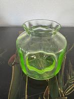 Glazen Uranium vaasje wil de koper contact opnemen, Ophalen of Verzenden