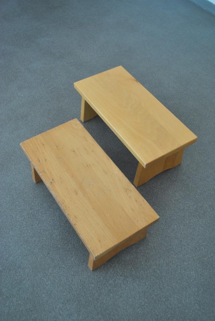 Voetenbankje, massief hout, Enraf Nonius, Huis en Inrichting, Banken | Voetenbanken en Poefen, Gebruikt, Minder dan 50 cm, Minder dan 50 cm
