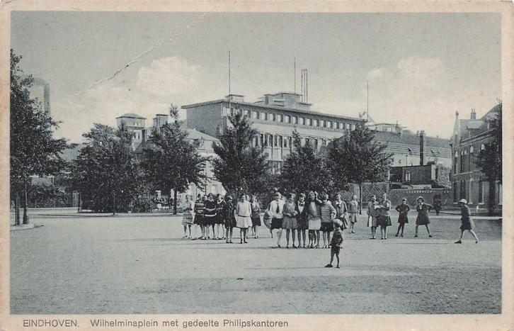 AZ080 Eindhoven Wilhelminaplein met veel volk 1944, Verzamelen, Ansichtkaarten | Nederland, Gelopen, Noord-Brabant, 1940 tot 1960