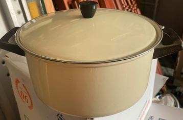 Vintage Pan in gebroken wit emaille beschikbaar voor biedingen