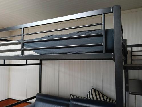 Hoogslaper met extra ruimte. Met tafeltje. 140 /200, Huis en Inrichting, Slaapkamer | Stapelbedden en Hoogslapers, Zo goed als nieuw