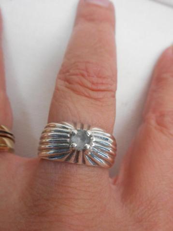 Zilveren unisex ring met steentje maat 17.75 nr.1266 beschikbaar voor biedingen