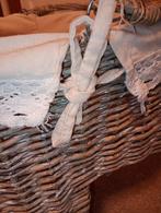 Mooie rieten trap mand met stoffen bekleding, Ophalen, Gebruikt, Zonder inhoud