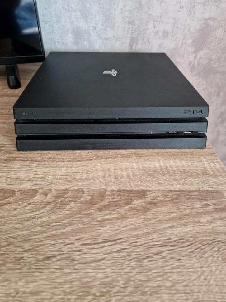 Playstation 4 pro 1tb 2controllers 3games en headset, Spelcomputers en Games, Spelcomputers | Sony PlayStation 4, Ophalen