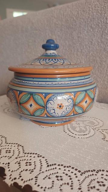 Vintage Italiaanse keramieken pot met deksel beschikbaar voor biedingen