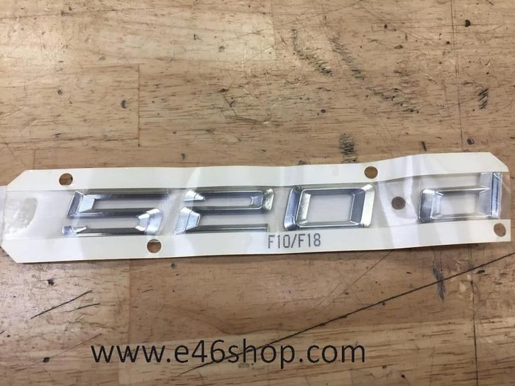 Logo Embleem Type BMW F10 520D org nieuw bmw  oe 51147219542, Auto-onderdelen, Carrosserie en Plaatwerk, BMW, Nieuw, Ophalen of Verzenden