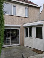 Twee rolluiken, Doe-het-zelf en Verbouw, Rolluiken, Ophalen, Gebruikt, 200 cm of meer, Wit