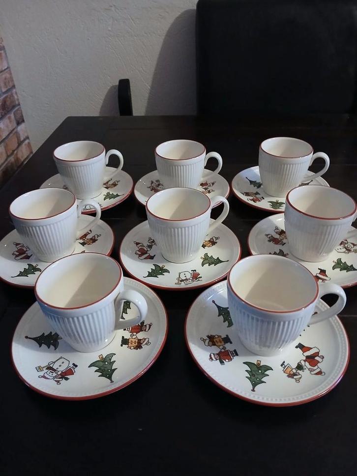 Wedgwood Windsor Christmas Kerst kopjes en schotels set, Huis en Inrichting, Keuken | Servies, Gebruikt, Kop(pen) en/of Schotel(s)