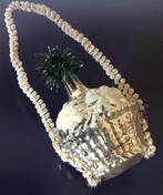 Oude Kerstversiering; bloemenmand gevat in leonisch draad, Antiek en Kunst, Curiosa en Brocante, Ophalen of Verzenden