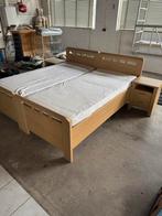 Tweepersoonsbed met verstelbare bodems en nachtkastjes, Ophalen, 90 cm, Bruin, Tweepersoons