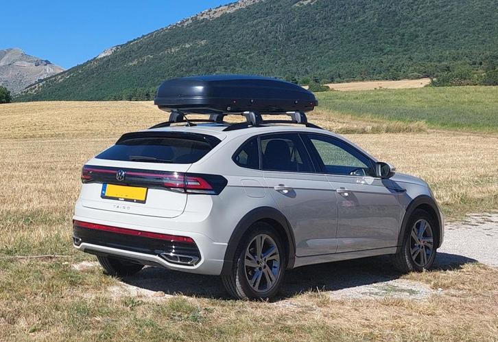 Originele VW dakdragers met dakkoffer 340L matzwart, Auto diversen, Dakdragers, Zo goed als nieuw, Ophalen