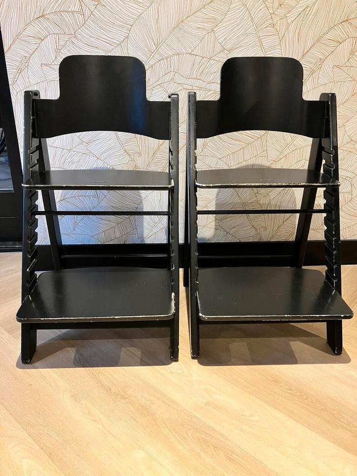 Kinderstoel met kussen, tuigje en eetblad (2 beschikbaar), Kinderen en Baby's, Kinderstoelen, Gebruikt, Meegroeistoel, Afneembaar eetblad