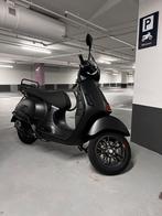 Vespa GTS300 - black on black - 2024, Fietsen en Brommers, Scooters | Vespa, Ophalen, Overige modellen, Zo goed als nieuw, Benzine