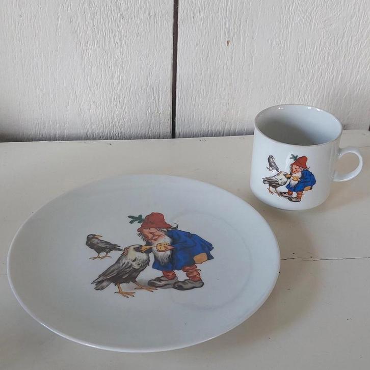 Vintage bord met beker met kabouter gnome oud servies  dwerg, Antiek en Kunst, Antiek | Servies los, Ophalen of Verzenden