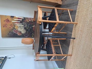 Eettafel plus stoelen 