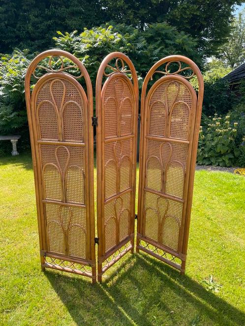 Vintage rotan kamerscherm met bogen en originele scharnieren, Huis en Inrichting, Woonaccessoires | Kamerschermen, Zo goed als nieuw