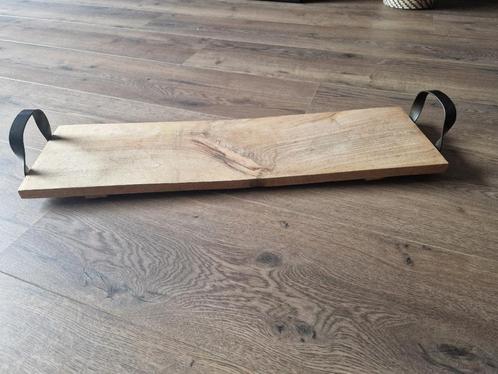 Decoratief, langwerpig, houten dienblad met metalen handvatt, Huis en Inrichting, Woonaccessoires | Dienbladen, Zo goed als nieuw