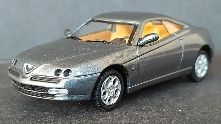 Alfa Romeo GTV 1:43 Solido Pol, Hobby en Vrije tijd, Modelauto's | 1:43, Zo goed als nieuw, Auto, Verzenden