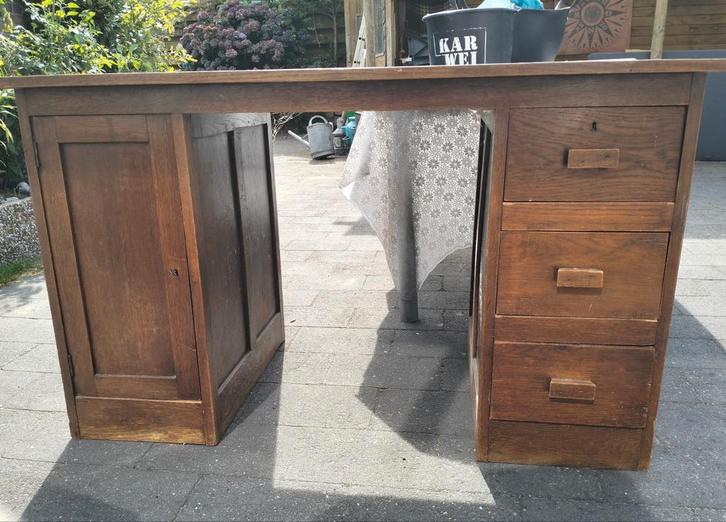 Vintage Houten Bureau met Lades en Deur, Antiek en Kunst, Antiek | Kantoor en Zakelijk, Ophalen