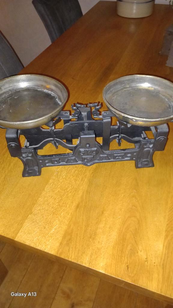 Oude Balans Weegschaal met Koperen Schalen, Antiek en Kunst, Antiek | Glas en Kristal, Ophalen of Verzenden